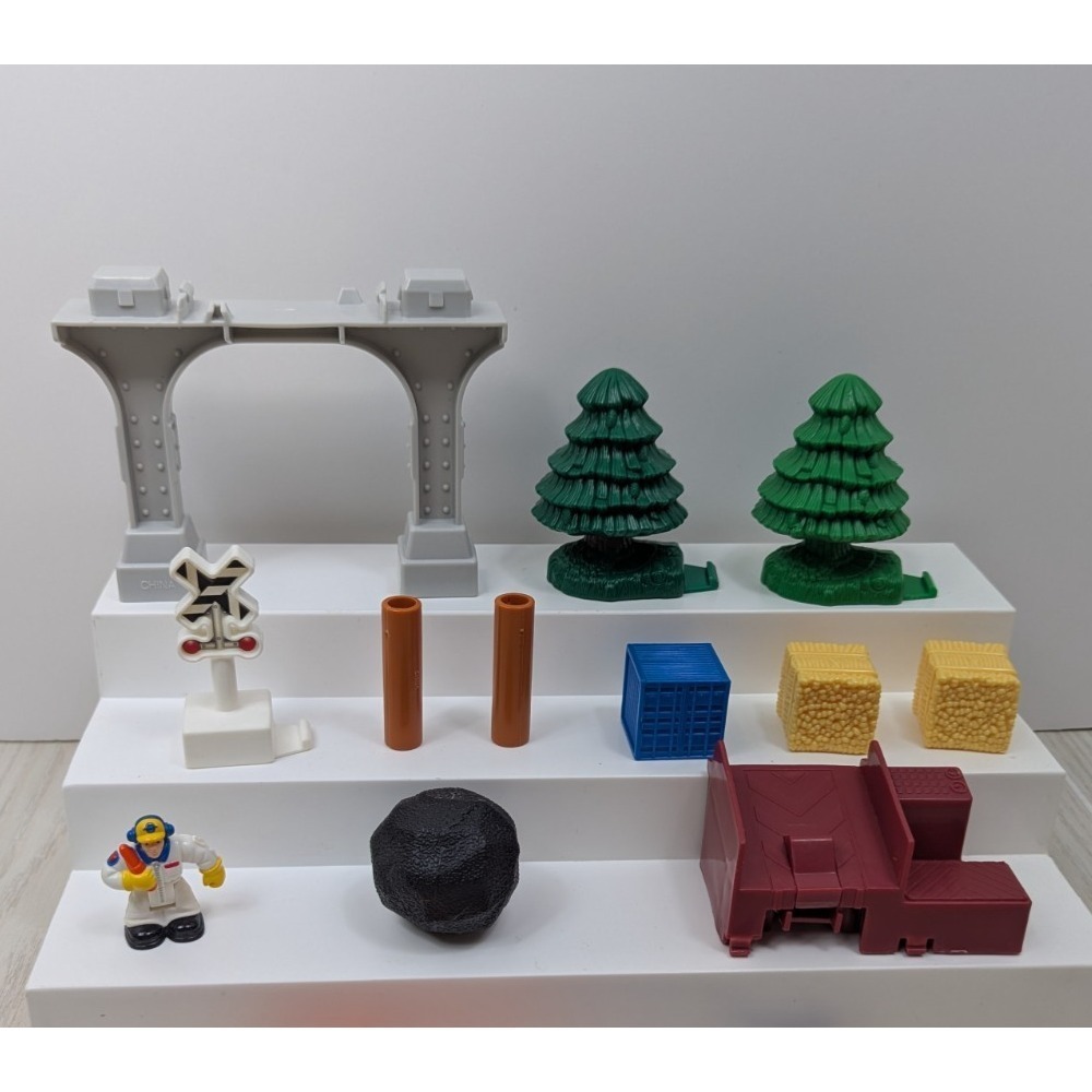 Fisher-Price GeoTrax Lot accessories trees bridge support boulder figure